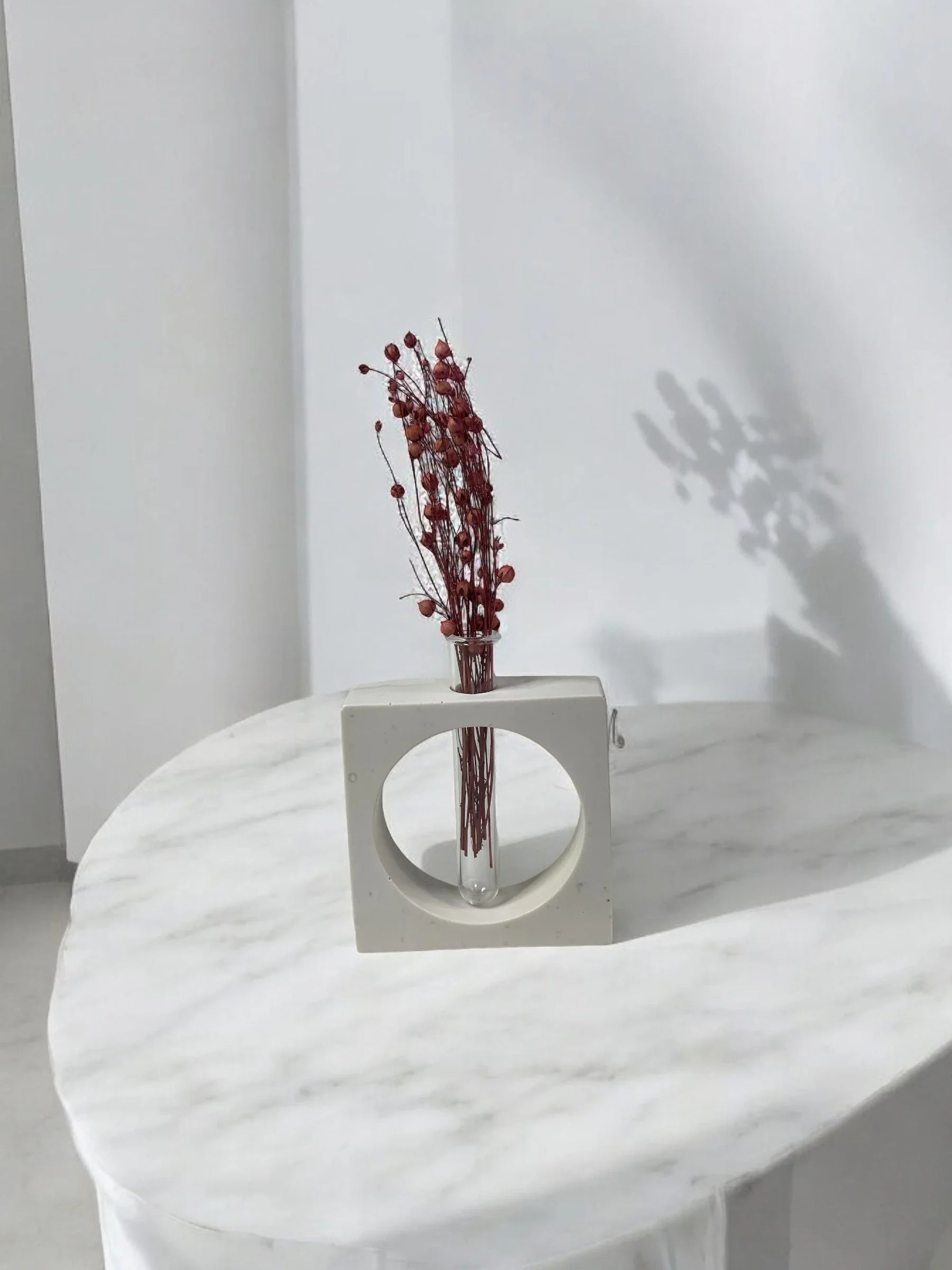 Kaunis: jarrón minimalista cuadrado